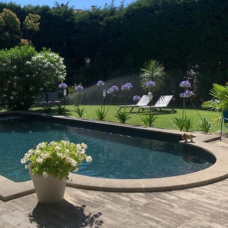 La Demeure Bed & Breakfast Eyguieres Ngoại thất bức ảnh