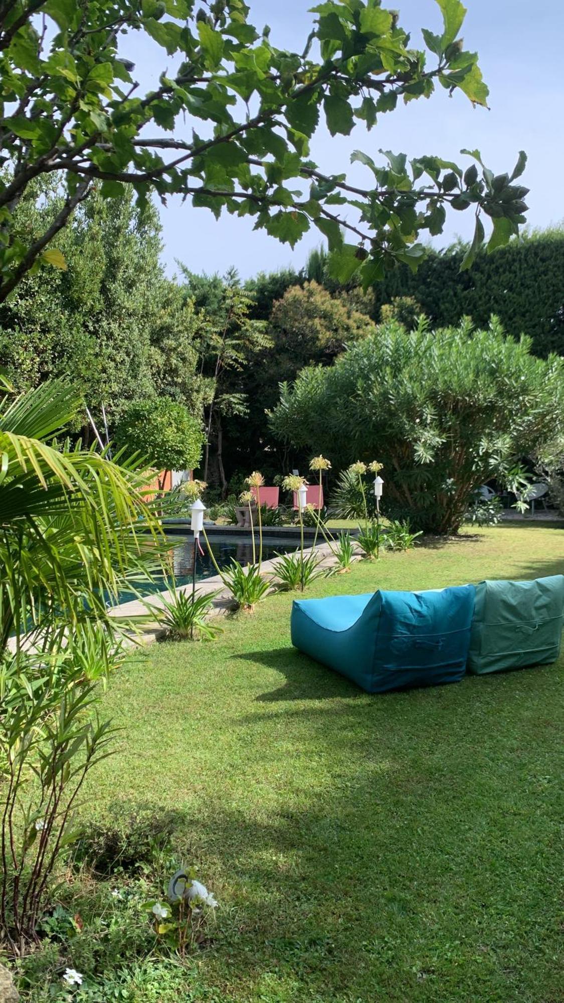 La Demeure Bed & Breakfast Eyguieres Ngoại thất bức ảnh