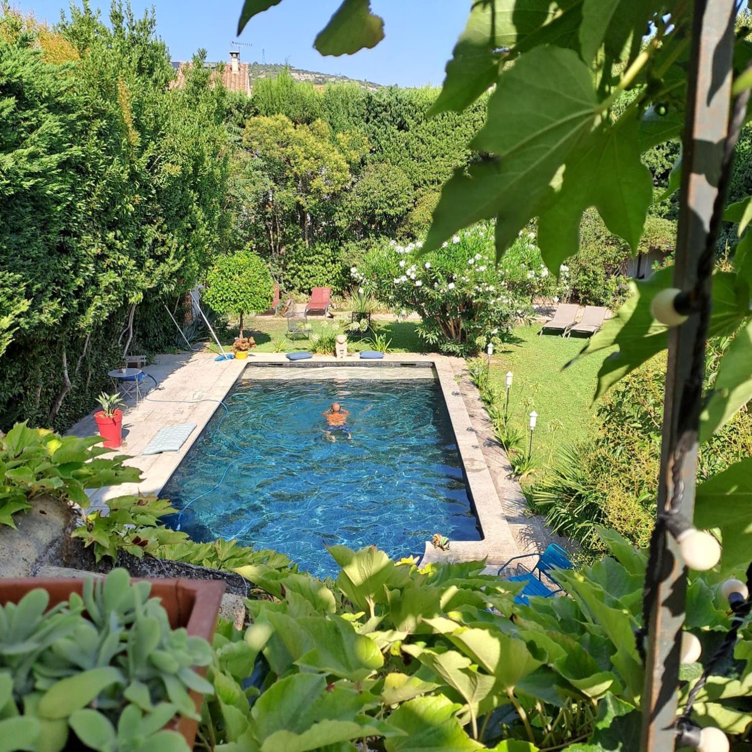 La Demeure Bed & Breakfast Eyguieres Ngoại thất bức ảnh