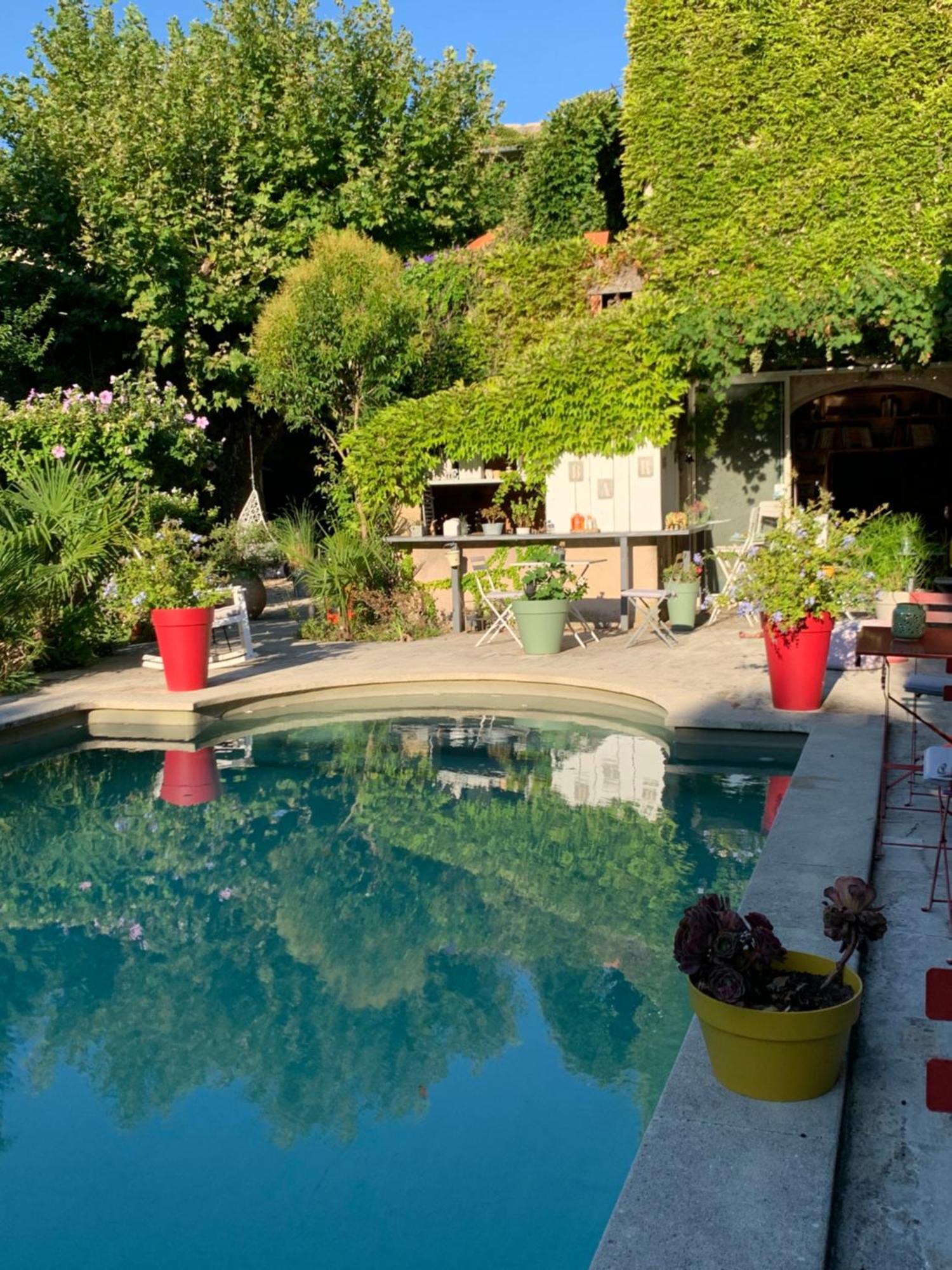 La Demeure Bed & Breakfast Eyguieres Ngoại thất bức ảnh