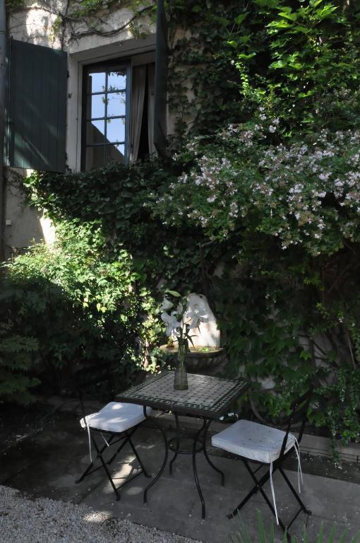 La Demeure Bed & Breakfast Eyguieres Ngoại thất bức ảnh