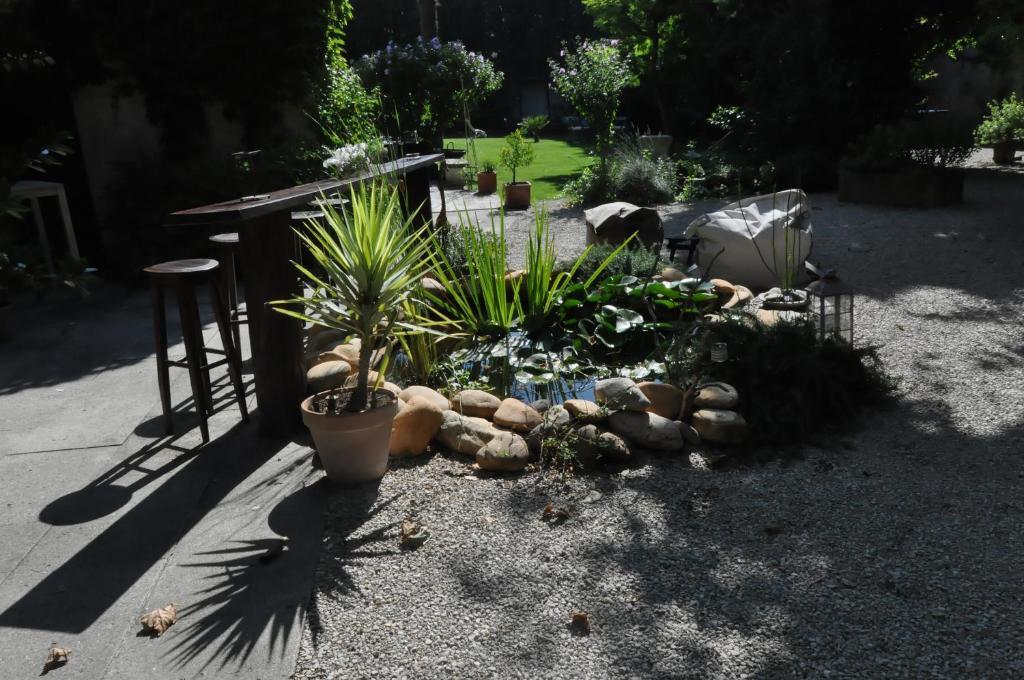 La Demeure Bed & Breakfast Eyguieres Ngoại thất bức ảnh