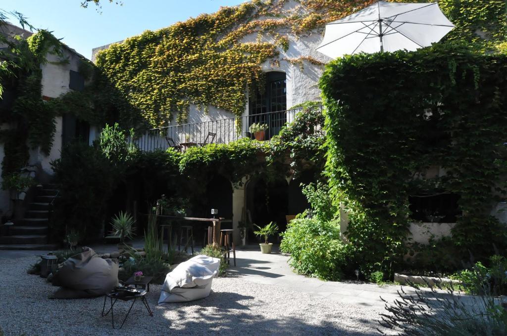 La Demeure Bed & Breakfast Eyguieres Ngoại thất bức ảnh