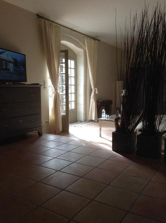 La Demeure Bed & Breakfast Eyguieres Phòng bức ảnh